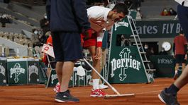 Načo máte strechu, keď ju nevyužívate? Djokovič odmietol hrať neférovo