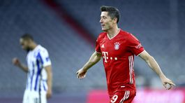 Prestrelka so štvorgólovým hrdinom. Lewandowski rozosmútil Pekaríka a spol.