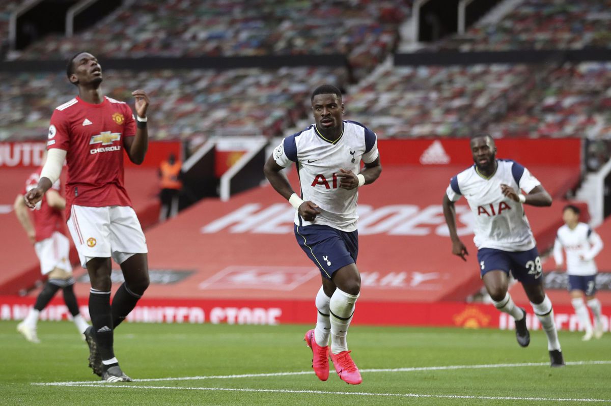 Serge Aurier oslavuje piaty gól v sieti...