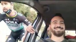 Stratený v meste. Sagan si stopol fanúšikov, nechal sa zviezť