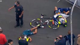 Za pád cyklistov mohol vrtuľník. Talian po precitnutí nevedel, že jazdil na Gire