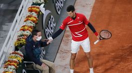 Čiaroví rozhodcovia sú prežitok, rýpal Djokovič. Potom trafil do hlavy ďalšieho 