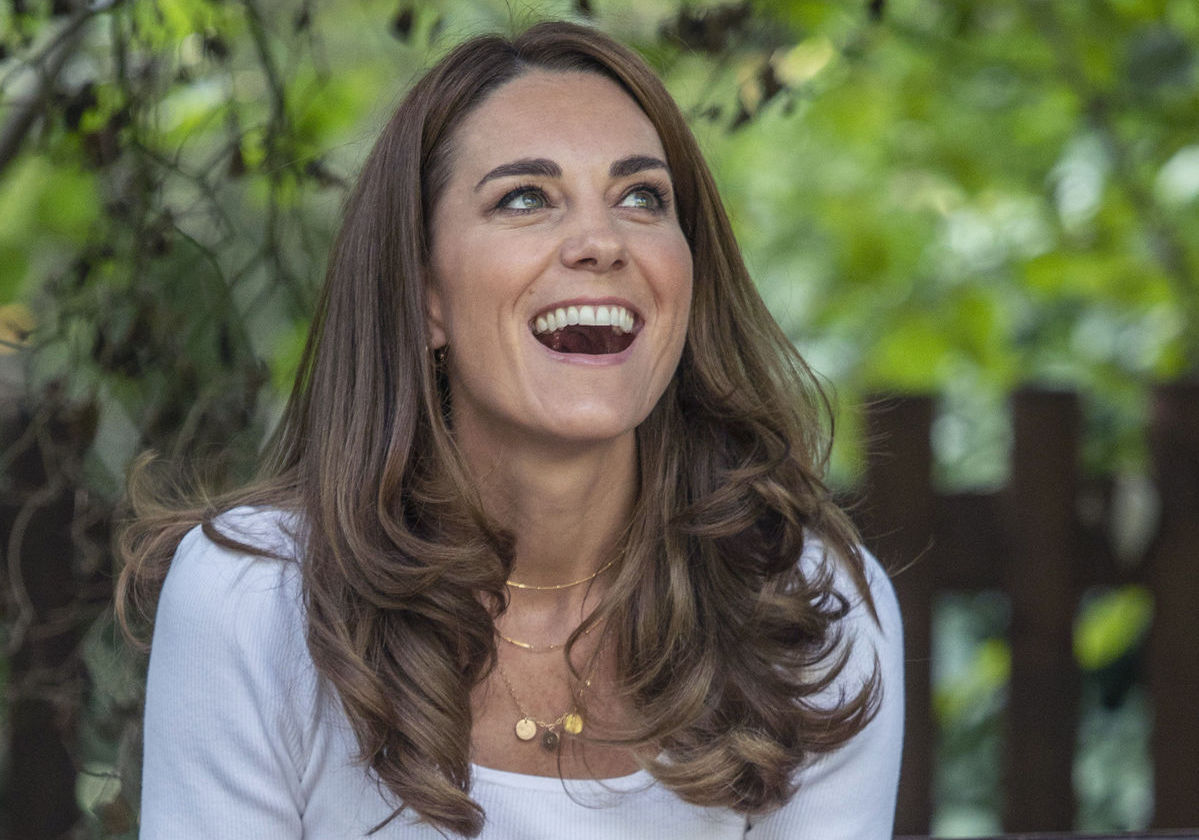 Kate počas návštevy Battersea Park - na krku...