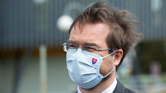 Rezort zdravotníctva nezvláda pandémiu, tvrdia zástupcovia nemocníc či lekárov