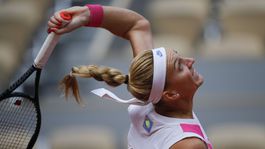 Djokovič je po obrate v 10. semifinále. Kvitovú čaká šampiónka z Melbourne