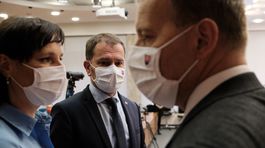 Analytik: Vláda, čo sa zrieka zodpovednosti za vlastné rozhodnutia, je slabá