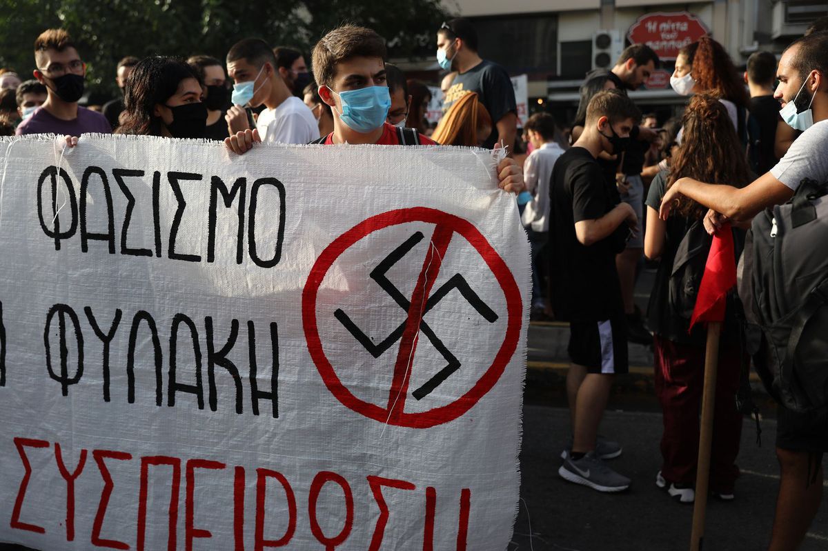 Demonštranti na proteste proti neonacistickej...
