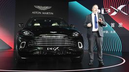 Šéf Aston Martinu mieri na Slovensko! Pomôže s ‘gigafactory‘ na východe