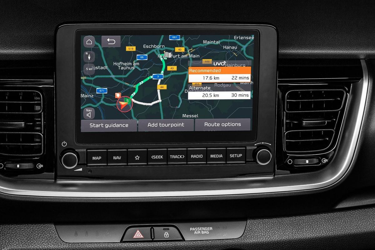 Interiér dostal úplne nový infotainment UVO...