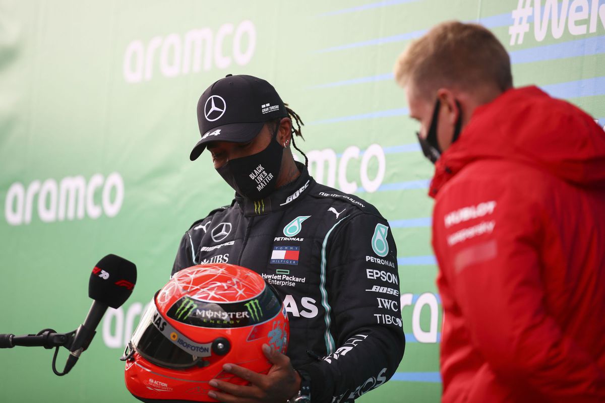 Dorovnal legendu. Lewis Hamilton z Mercedesu...