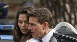 Herec Tom Cruise a jeho kolegyňa Hayley Atwell pri nakrúcaní jednej zo scén do filmu Mission Impossible 7.