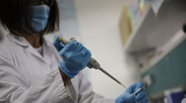 Pribudlo rekordných takmer 2-tisíc nových prípadov koronavírusu