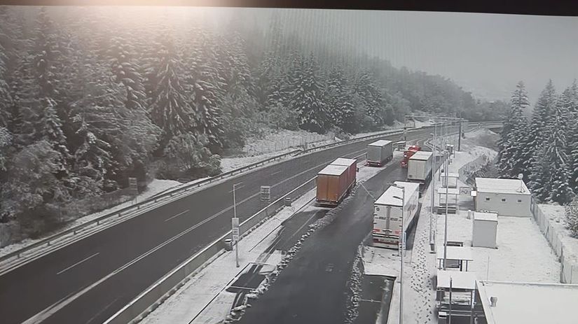 sneh sneženie cesta počasie doprava kamióny