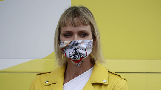 Poriadne prekvapivý vizuál si na rúško zvolila...