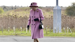 Kráľovná Alžbeta II. sa objavila na verejnosti prvýkrát od marca. 