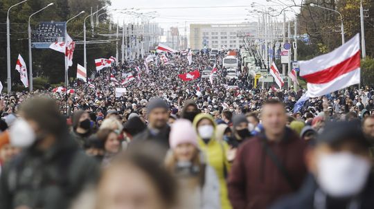 Na pochode proti Lukašenkovi v Minsku polícia zatkla najmenej 50 ľudí