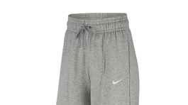 Dámske teplákové nohavice Nike, predávajú sa za 71 eur. 
