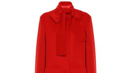 Dámsky kabát Gucci s detailom viazačky, predáva sa za 2300 eur. 
