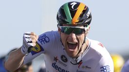 Na Vuelte ako na Tour. Bennett si zgustol na Ackermannovi a spol. 