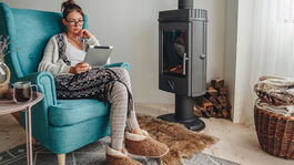 Pohodička pri kozubových kachliach