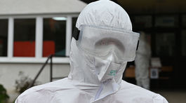 Plné nemocnice, zmätok v údajoch. Mal by Krajčí odstúpiť?