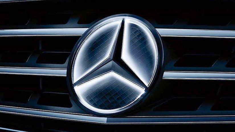 Photo of Mercedes-Benz: Žiariaca hviezda na maske môže zastaviť riadenie!  – Časopis – Auto