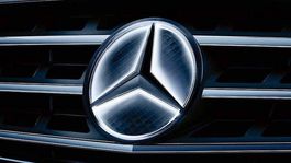 Mercedes-Benz: Svietiaca hviezda na maske môže odstaviť riadenie! 