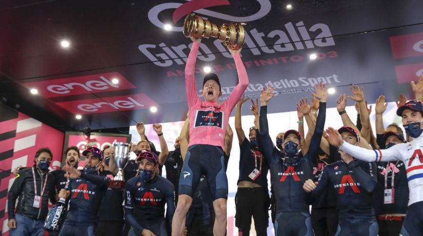 Tao Geoghegan Hart a jeho kolegovia z Ineosu s...