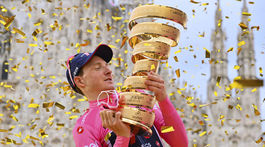 Z pomocníka sa stal víťaz Gira. Ineos prežil v Miláne eufóriu