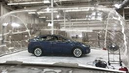 Postapokalyptické auto? Tesla má filter proti biologickým útokom 