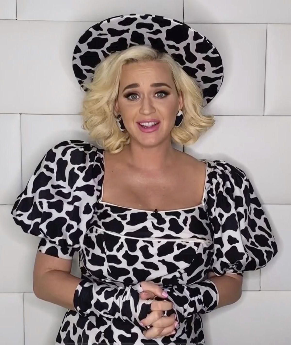 Speváčka Katy Perry na zábere zo záznamu...