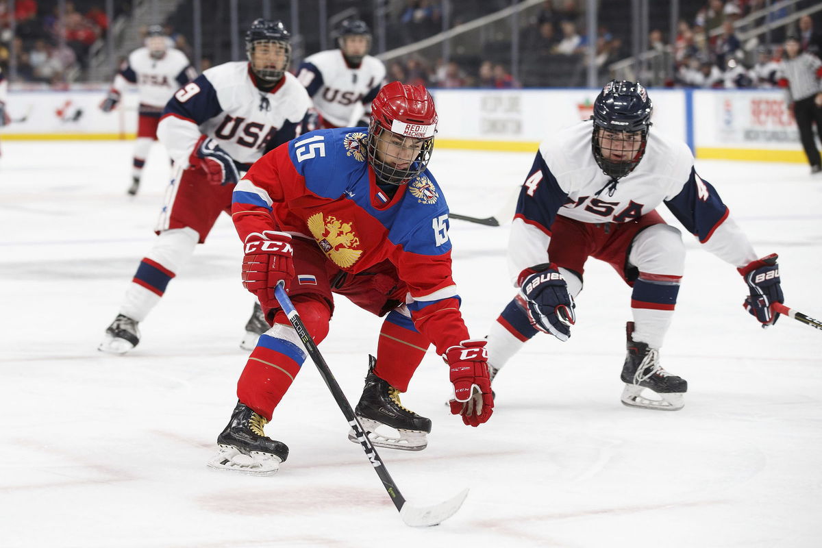 Mitchell Miller (vpravo) v juniorskom drese USA...