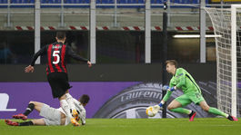 Kolotoč, zlomený nos i otvorená konzerva. Česi nešetria svoje kluby