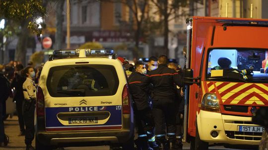 Vo francúzskom Lyone pred kostolom vážne postrelili kňaza