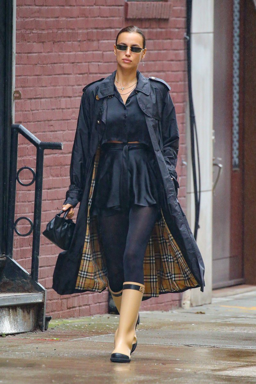 Topmodelka Irina Shayk v štýlovom trenčkote...