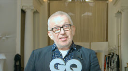Dizajnér Jean Paul Gaultier s ocenením GQ Legend of the Year Award 2020.