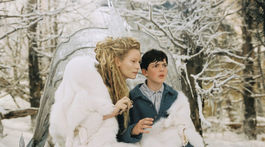 Herečka Tilda Swinton na zábere z prvého filmu Kroniky Narnie. 