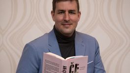 František Kozmon - Červ. Vrah vyrezal rany, z ktorých vykúkali hmýriace sa červy