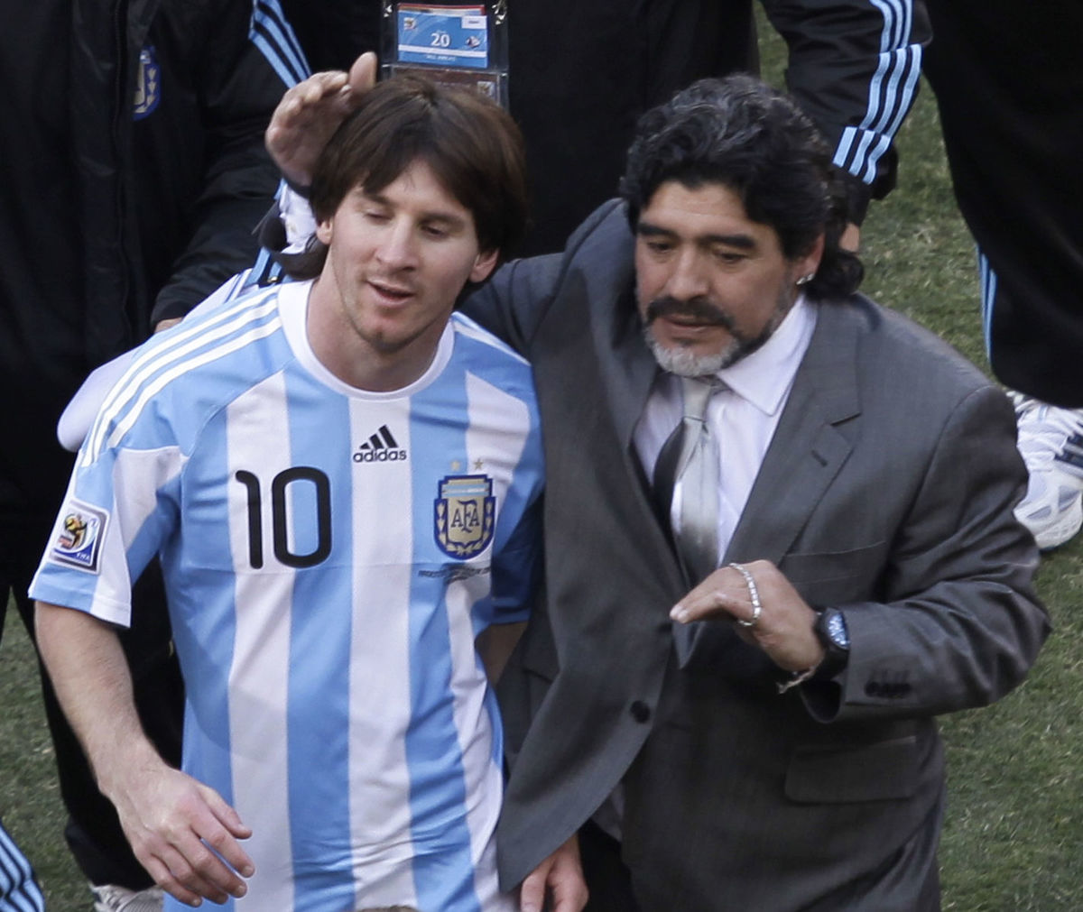 Lionel Messi a Diego Maradona na MS 2010.