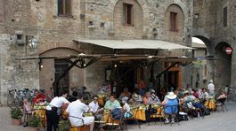 Krízu v gastrosektore v zahraničí riešia aj špeciálnymi poukazmi