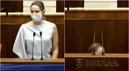 Bývalá tenistka opäť perlila v parlamente. Skončila pod pultom