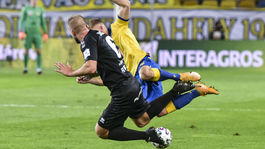 Dunajská zakopla s posledným. Slovan to využil a vystriedal ju na čele