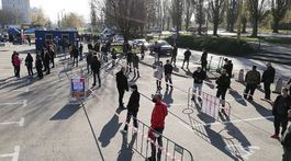 Nepovinné testovanie, ale dlhé rady. Stálo sa v Košiciach aj Žiari