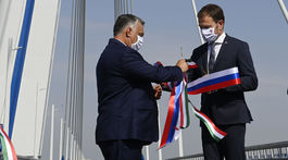 Orbán zneužíva V4. Slovensko to odmietlo