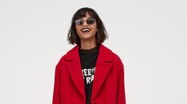 Červený dámsky kabát z vlnenej zmesi H&M. Predáva sa za 59,99 eura. 