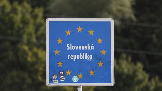 Financial Times: EÚ zmrazí dohodu o uľahčení vydávania víz Rusom