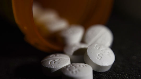 Úmrtia na predávkovanie drogami medzi americkými seniormi štvornásobne stúpli