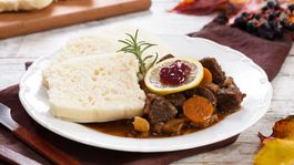 Ekonómovia: Ľudia by mali mať možnosť vybrať si, v akej forme dostanú stravné