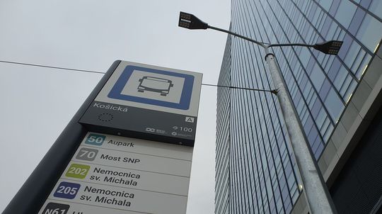 Ulica Mlynské Nivy pár dni pred sprevádzkovaním.