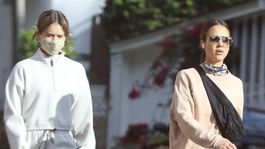 Krásna Jessica Alba s dcérou na ulici v LA! Veď jej tínedžerka ju už dorástla
